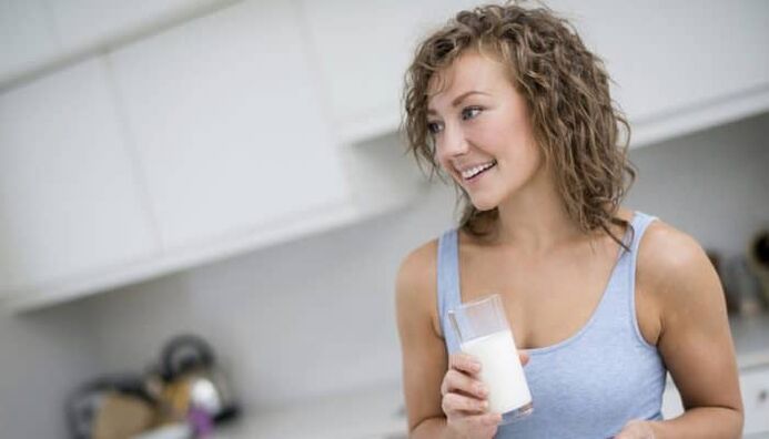 Dziewczyna na diecie kefirowej